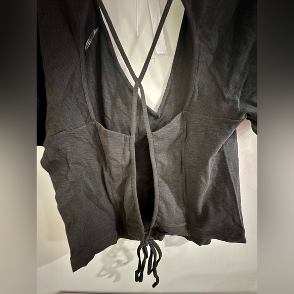 Black Banana Republic cropped criss-cross back short sleeve shirt, size XL, NWT - Picture 3 of 6